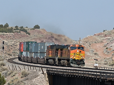 BNSF 5415 at MP 194.6 AZ on 18 April 2008.jpg